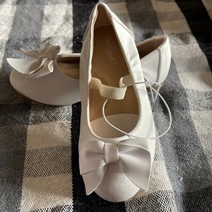 Girls white dress shoes